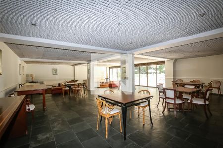 Apartamento à venda com 380m², 5 quartos e 4 vagasÁrea comum - Salão de festas