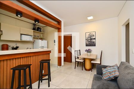 Sala  de apartamento à venda com 1 quarto, 44m² em Savassi, Belo Horizonte