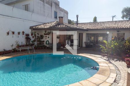 Casa à venda com 700m², 8 quartos e 5 vagas Casa à venda com 700m², 8 quartos e 5 vagasPiscina