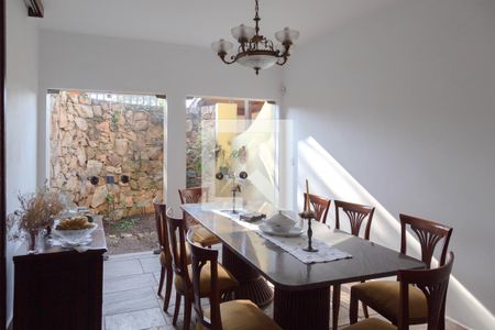 Casa à venda com 700m², 8 quartos e 5 vagas Casa à venda com 700m², 8 quartos e 5 vagasSala de Jantar