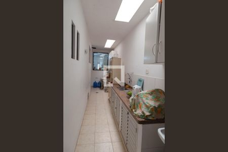 Casa à venda com 700m², 8 quartos e 5 vagas Casa à venda com 700m², 8 quartos e 5 vagasCozinha de apoio