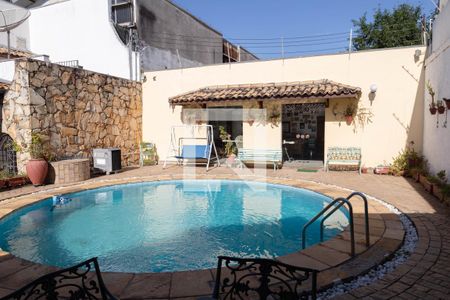 Casa à venda com 700m², 8 quartos e 5 vagas Casa à venda com 700m², 8 quartos e 5 vagasPiscina