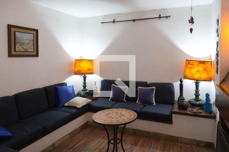 Casa à venda com 700m², 8 quartos e 5 vagas Casa à venda com 700m², 8 quartos e 5 vagasSala da lareira