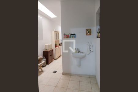 Casa à venda com 700m², 8 quartos e 5 vagas Casa à venda com 700m², 8 quartos e 5 vagasCozinha de apoio