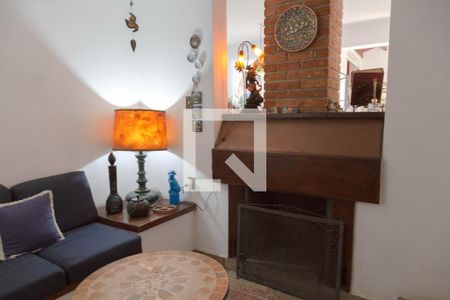 Casa à venda com 700m², 8 quartos e 5 vagas Casa à venda com 700m², 8 quartos e 5 vagasSala da lareira