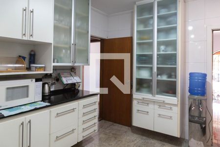 Casa à venda com 700m², 8 quartos e 5 vagas Casa à venda com 700m², 8 quartos e 5 vagasCozinha