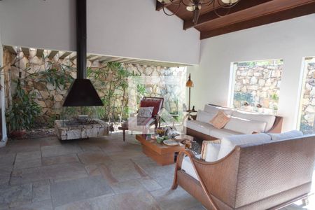 Casa à venda com 700m², 8 quartos e 5 vagas Casa à venda com 700m², 8 quartos e 5 vagasSala de Estar