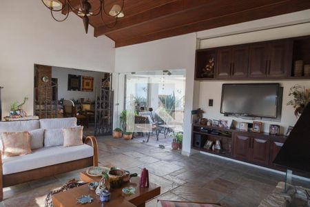 Casa à venda com 700m², 8 quartos e 5 vagas Casa à venda com 700m², 8 quartos e 5 vagasSala de Estar