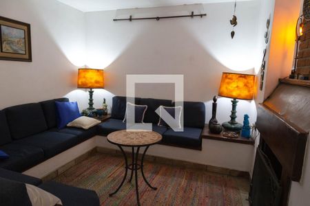 Casa à venda com 700m², 8 quartos e 5 vagas Casa à venda com 700m², 8 quartos e 5 vagasSala da lareira