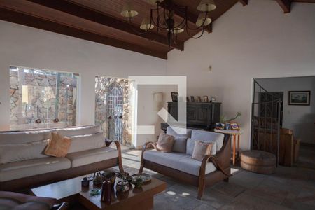 Casa à venda com 700m², 8 quartos e 5 vagas Casa à venda com 700m², 8 quartos e 5 vagasSala de Estar