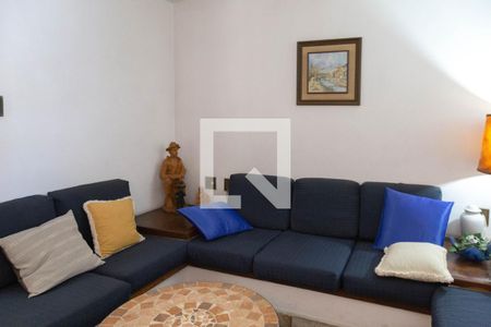 Casa à venda com 700m², 8 quartos e 5 vagas Casa à venda com 700m², 8 quartos e 5 vagasSala da lareira