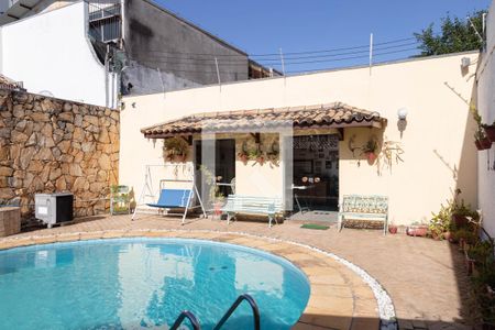 Casa à venda com 700m², 8 quartos e 5 vagas Casa à venda com 700m², 8 quartos e 5 vagasPiscina