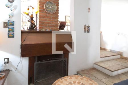 Casa à venda com 700m², 8 quartos e 5 vagas Casa à venda com 700m², 8 quartos e 5 vagasSala da lareira