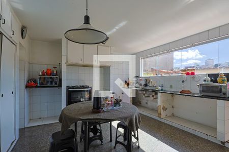 Casa à venda com 398m², 4 quartos e 3 vagas Casa à venda com 398m², 4 quartos e 3 vagasCozinha