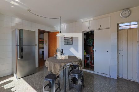 Casa à venda com 398m², 4 quartos e 3 vagas Casa à venda com 398m², 4 quartos e 3 vagasCozinha