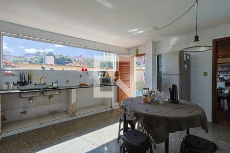 Casa à venda com 398m², 4 quartos e 3 vagas Casa à venda com 398m², 4 quartos e 3 vagasCozinha