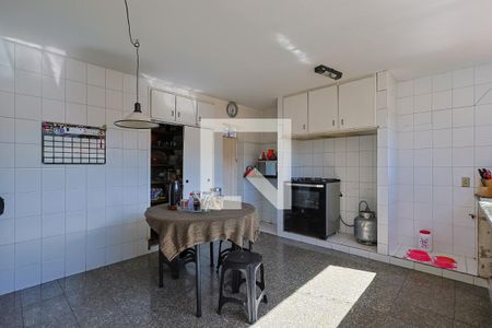 Casa à venda com 398m², 4 quartos e 3 vagas Casa à venda com 398m², 4 quartos e 3 vagasCozinha