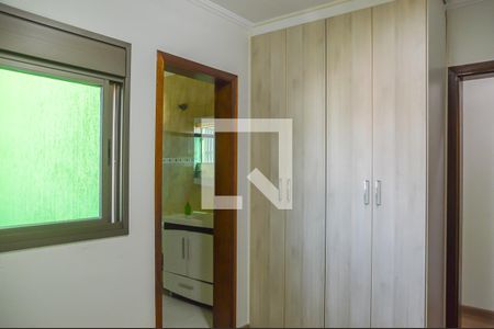 Casa à venda com 335m², 3 quartos e 4 vagas Casa à venda com 335m², 3 quartos e 4 vagasQuarto 2 - Suíte