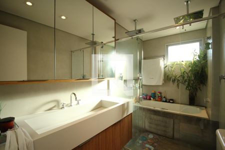 Apartamento à venda com 160m², 2 quartos e 3 vagasBanheiro suíte 1