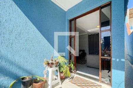 Casa à venda com 134m², 2 quartos e 2 vagas Casa à venda com 134m², 2 quartos e 2 vagasEntrada