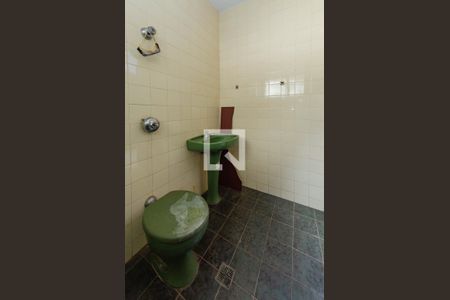 Casa à venda com 422m², 4 quartos e 4 vagasBanheiro externo