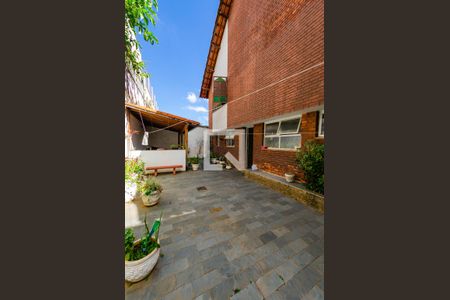 Casa à venda com 422m², 4 quartos e 4 vagasQuintal