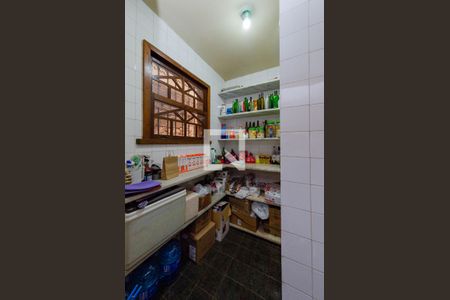 Casa à venda com 422m², 4 quartos e 4 vagasDispensa