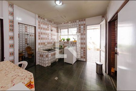 Casa à venda com 422m², 4 quartos e 4 vagasÁrea de serviço