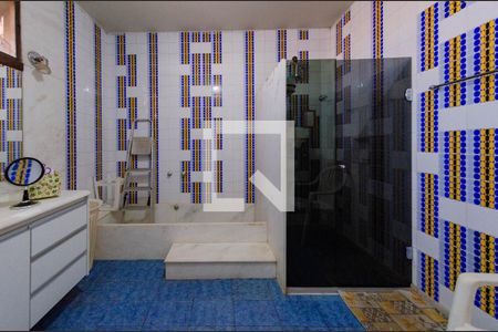 Casa à venda com 422m², 4 quartos e 4 vagasBanheiro Social 