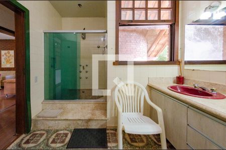 Casa à venda com 422m², 4 quartos e 4 vagasBanheiro suíte