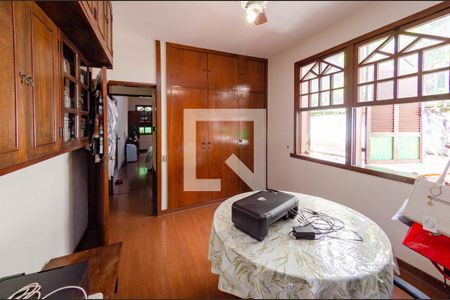 Casa à venda com 422m², 4 quartos e 4 vagasQuarto 2