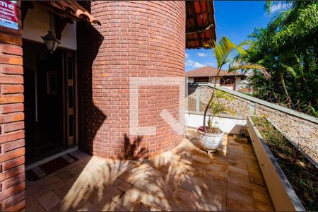 Casa à venda com 422m², 4 quartos e 4 vagasÁrea externa 