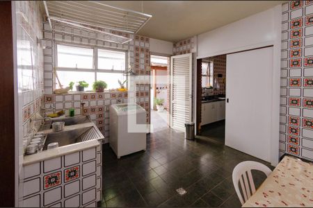 Casa à venda com 422m², 4 quartos e 4 vagasÁrea de serviço