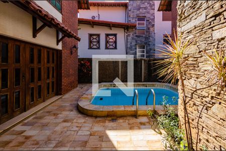 Casa à venda com 422m², 4 quartos e 4 vagasPiscina