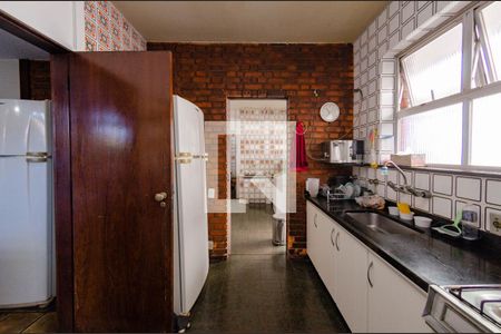 Casa à venda com 422m², 4 quartos e 4 vagasCozinha