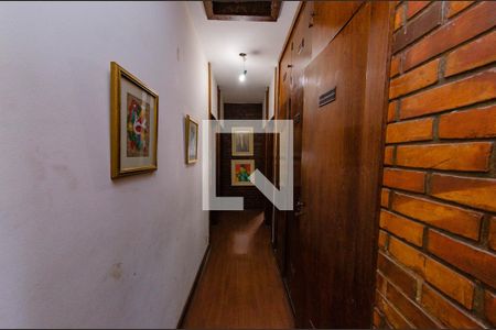 Casa à venda com 422m², 4 quartos e 4 vagasCorredor