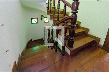 Casa à venda com 422m², 4 quartos e 4 vagasEscada