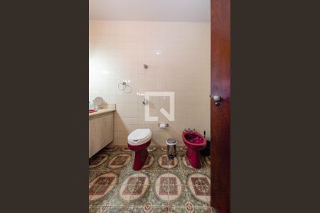 Casa à venda com 422m², 4 quartos e 4 vagasBanheiro suíte