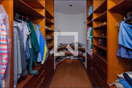 Casa à venda com 422m², 4 quartos e 4 vagasCloset