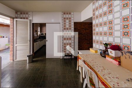 Casa à venda com 422m², 4 quartos e 4 vagasÁrea de serviço