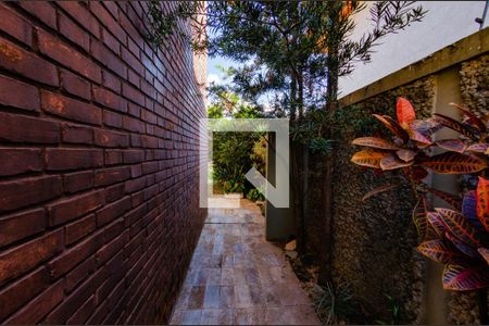 Casa à venda com 422m², 4 quartos e 4 vagasCorredor