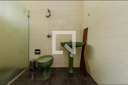 Casa à venda com 422m², 4 quartos e 4 vagasBanheiro externo