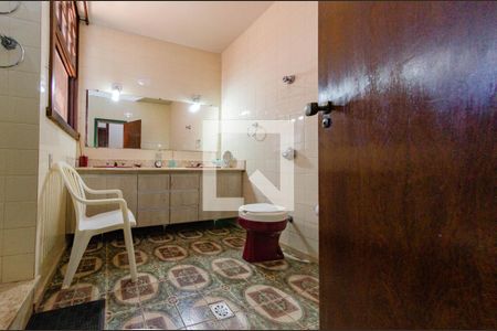 Casa à venda com 422m², 4 quartos e 4 vagasBanheiro suíte