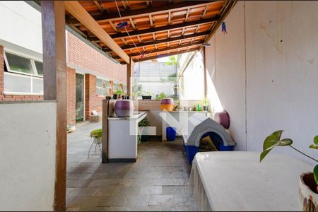 Casa à venda com 422m², 4 quartos e 4 vagasQuintal