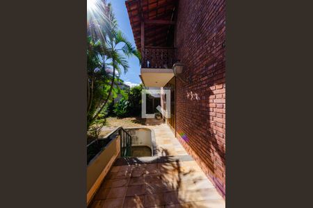 Casa à venda com 422m², 4 quartos e 4 vagasÁrea externa 