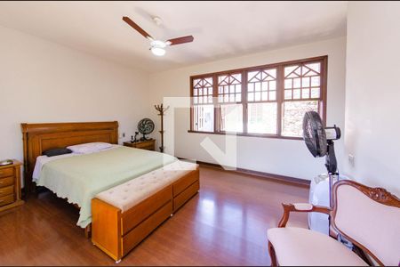 Casa à venda com 422m², 4 quartos e 4 vagasSuíte