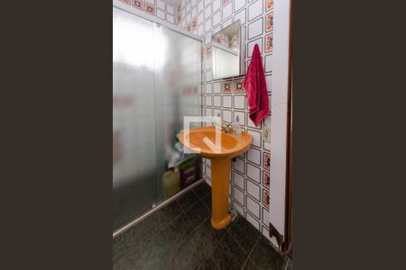 Casa à venda com 422m², 4 quartos e 4 vagasBanheiro de serviço