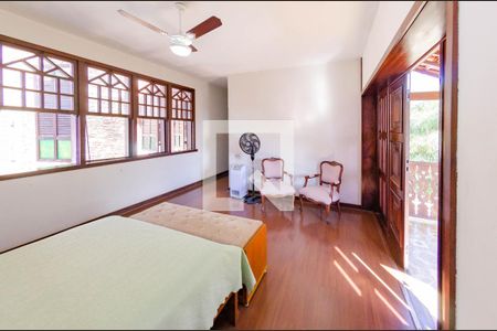 Casa à venda com 422m², 4 quartos e 4 vagasSuíte