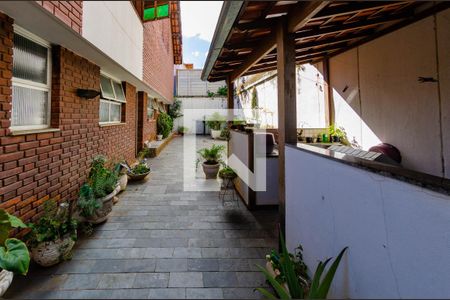 Casa à venda com 422m², 4 quartos e 4 vagasQuintal