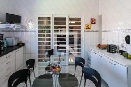 Casa à venda com 180m², 3 quartos e 3 vagas Casa à venda com 180m², 3 quartos e 3 vagasCozinha